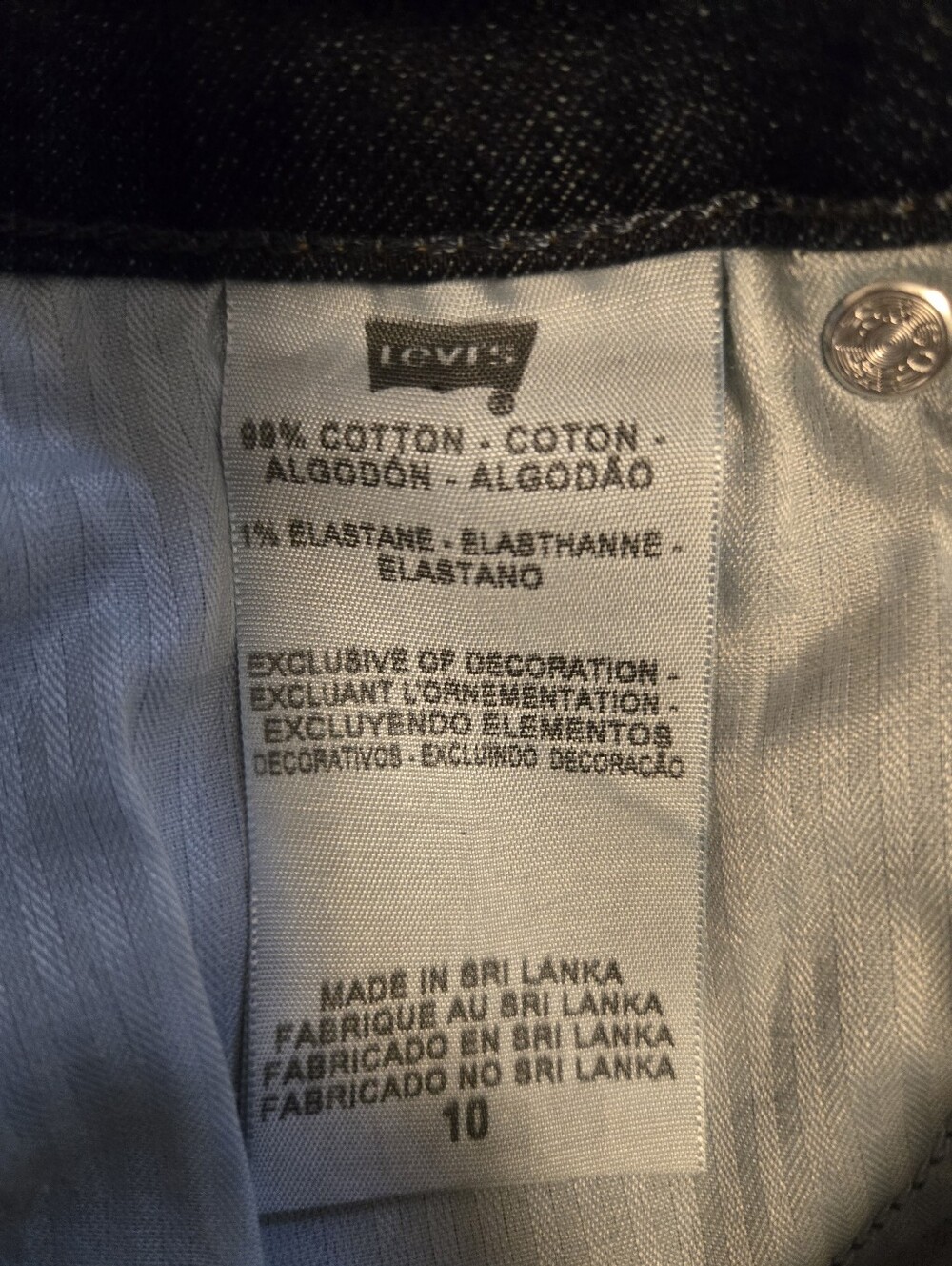 LEVI'S Women’s Dark Wash Demi Curve Classic Capris Jeans. Size 10. - Picture 7 of 7
